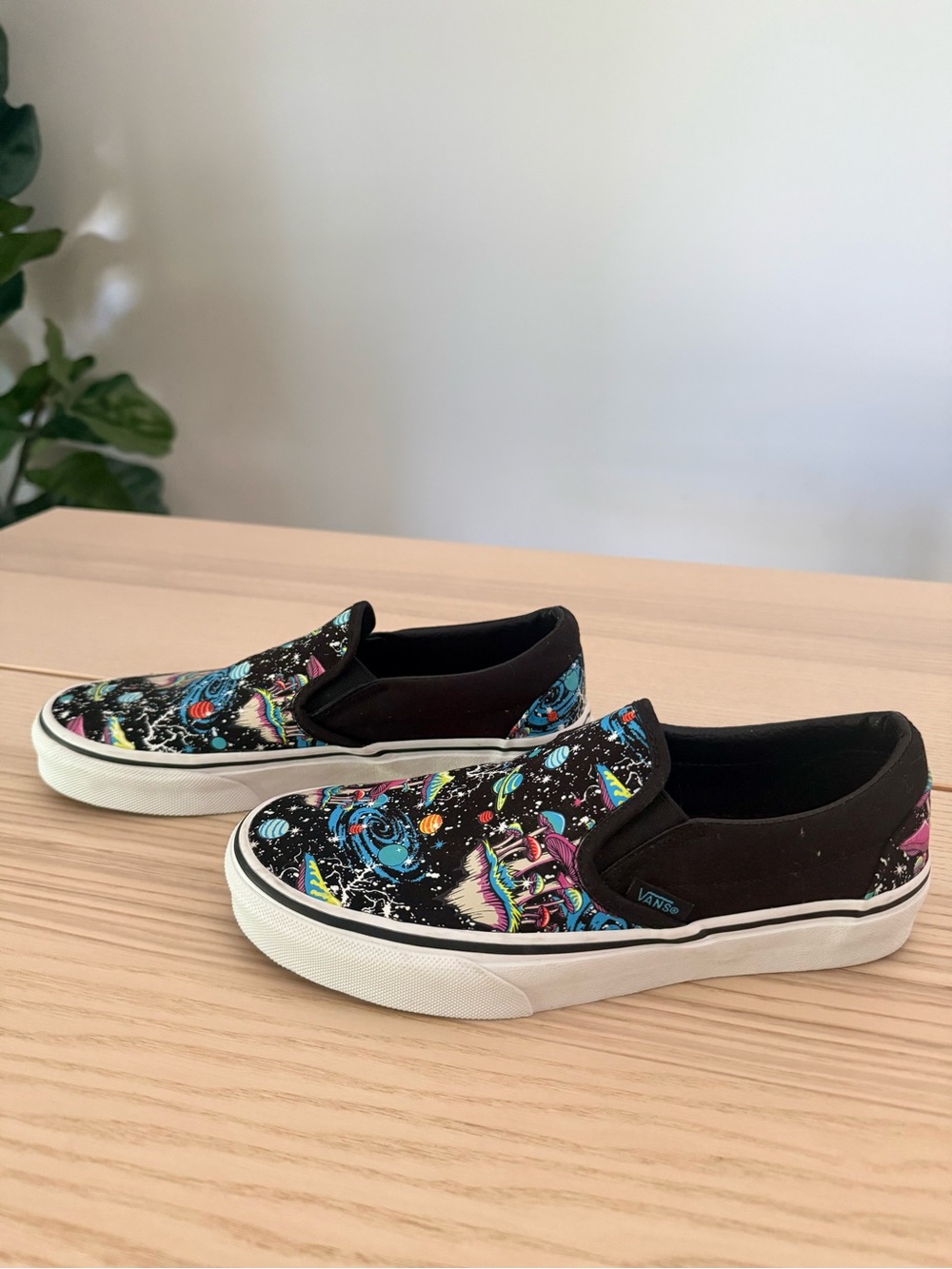 Vans Classic Slip-On Cosmic Glow Space Mushroom Shoes Women’s 6.5/ Men’s 5